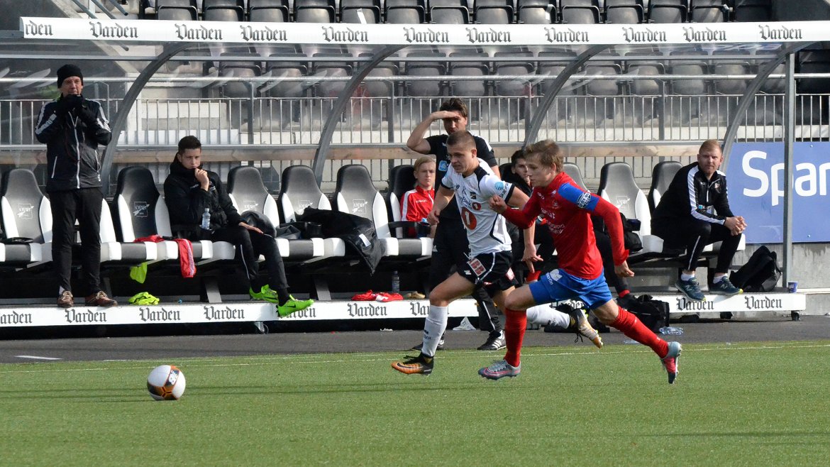 Marius Bustgaard Larsen. Odd 2 - Vard Haugesund okt. -17