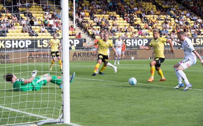 Birk Risa med en farlig sjanse under eliteseriekampen i fotball mellom Lillestrøm og Odd på Åråsen stadion.Foto: Terje Pedersen / NTB scanpix
