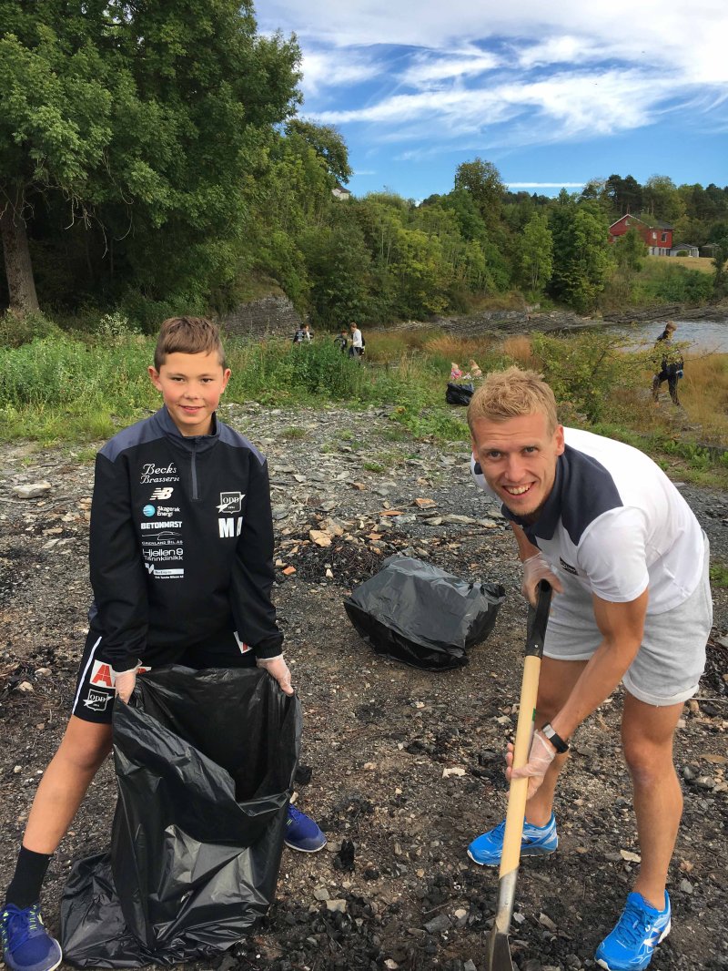 Under miljøkampen "Hold Skagerak ren" var våre spillere aktivt med og ryddet Frierstranda for søppel.