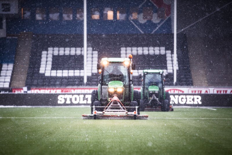 Snøen preget mye av starten i Eliteserien