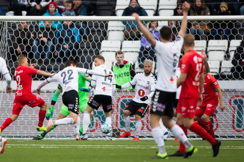 Odd - Brann. Torgeir Børven scorer for Odd i eliteseriekampen i fotball mellom Odd og Brann på Skagerak Arena.Foto: Trond Reidar Teigen / NTB scanpix