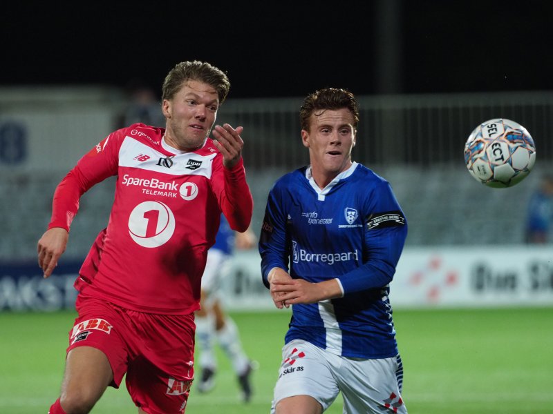 Martin Broberg i duell med Tobias Heintz Foto: Thomas Andersen