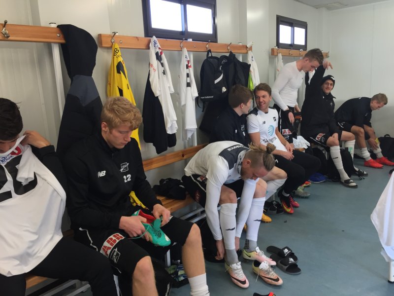 Peptalk i garderoben Foto: Sondre Rossbach