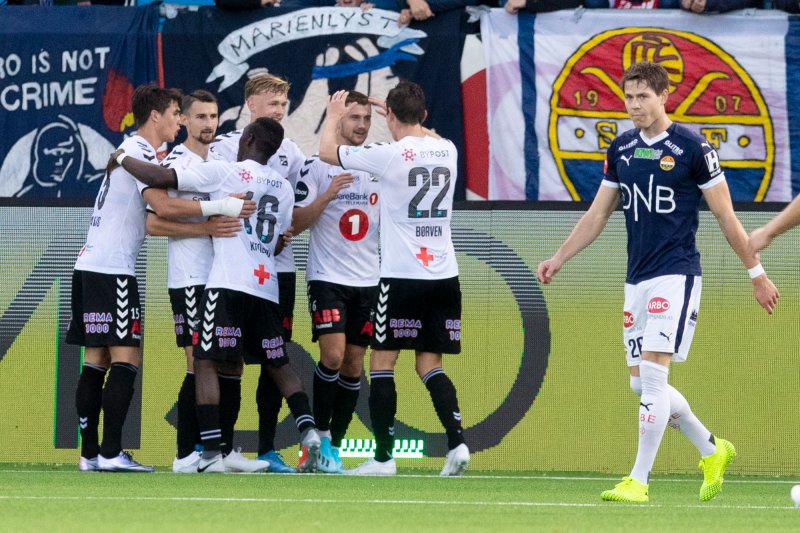 Odds Vebjørn Hoff scorer under eliteseriekampen i fotball mellom Strømsgodset og Odd på Marienlyst stadion søndag.Foto: Fredrik Hagen / NTB scanpix