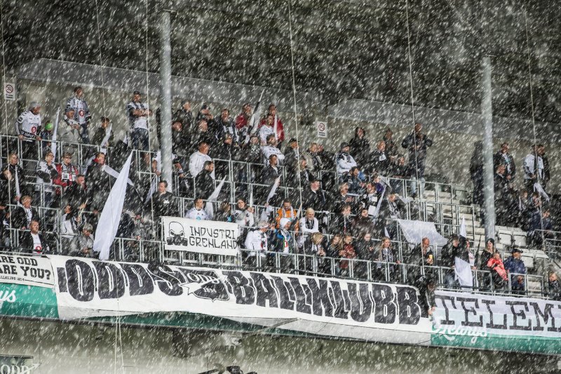 Odd - Strømsgodset. En voldsom haglbyge traff Skagerak Arena før eliteseriekampen i fotball mellom Odd og Strømsgodset.Foto: Trond Reidar Teigen / NTB scanpix