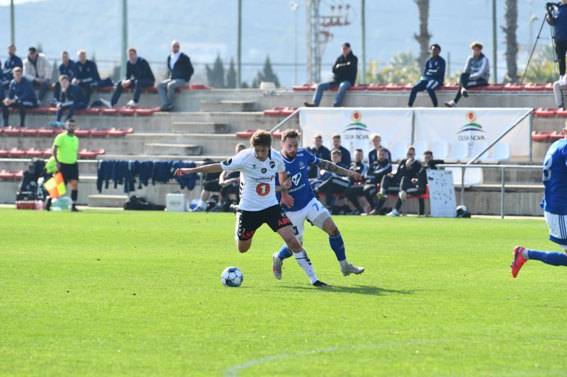 Filip Jørgensen i aksjon under årets første treningskamp i Spania. FOTO: Kristian Holtan (TA)