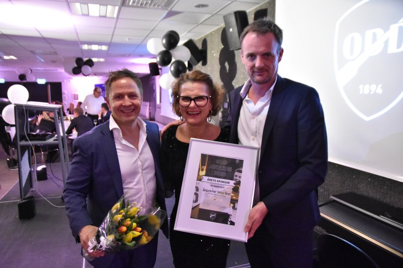 Kjersti Stordalen delte ut prisen til årets sponsor.