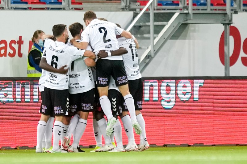 Sander Svendsen og Odd jubler under NM-kampen i fotball mellom Vålerenga og Odd på Intility Arena.Foto: Fredrik Hagen / NTB