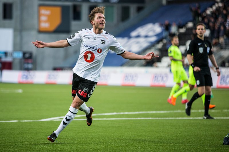 Martin Broberg feirer 3-1 scoringen over Sarpsborg08. Foto: Trond Reidar Teigen / NTB scanpix