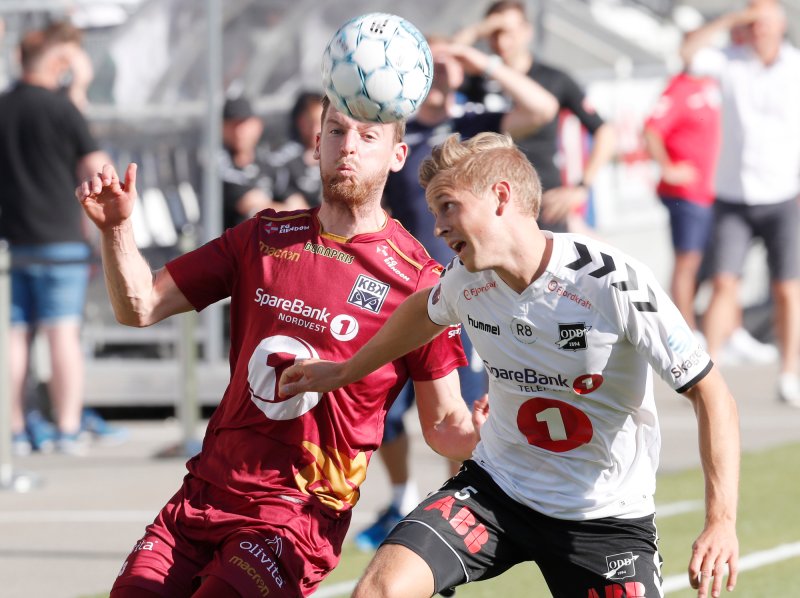 .Kristiansunds Bendik Bye mot Odds Thomas Grøgaard. Foto: Terje Bendiksby / NTB scanpix