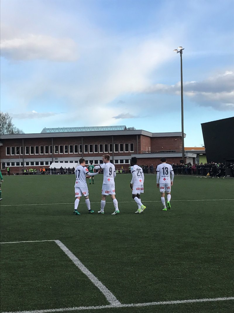 Kaasa, Agdestein, Kitolano og Mladenovic etter nok en scoring Foto: Anders Løkken