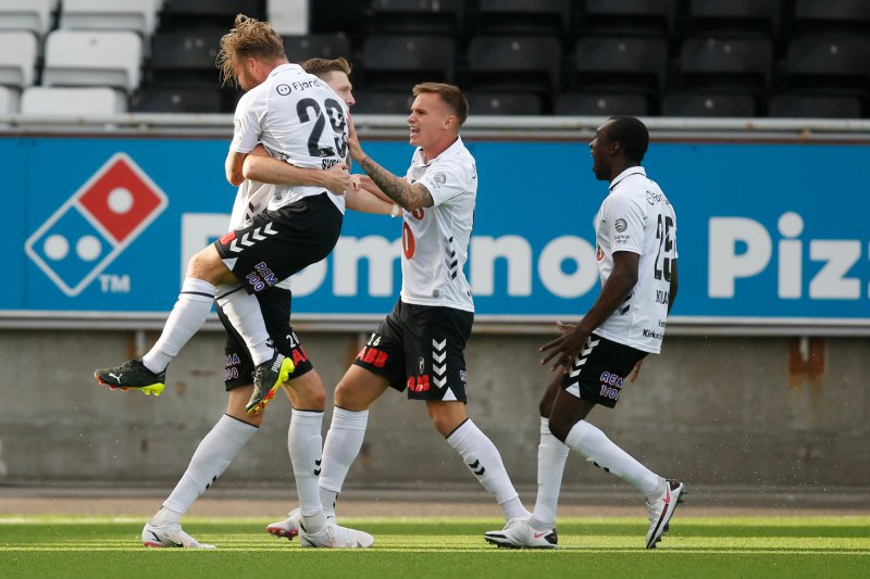 Odd jubel etter scoring av Tobias Lauritsen i eliteseriekampen i fotball mellom Odd og Haugesund på Skagerak Arena.Foto: Trond Reidar Teigen / NTB