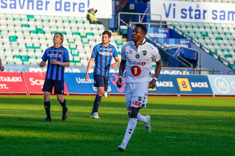 Mushaga Bakenga (Odd) scorer på straffe, utligner til 1-1. Eliteseriekampen i fotball mellom Stabæk og Odd på Nadderud Stadion på Bekkestua.Foto: Lise Åserud / NTB