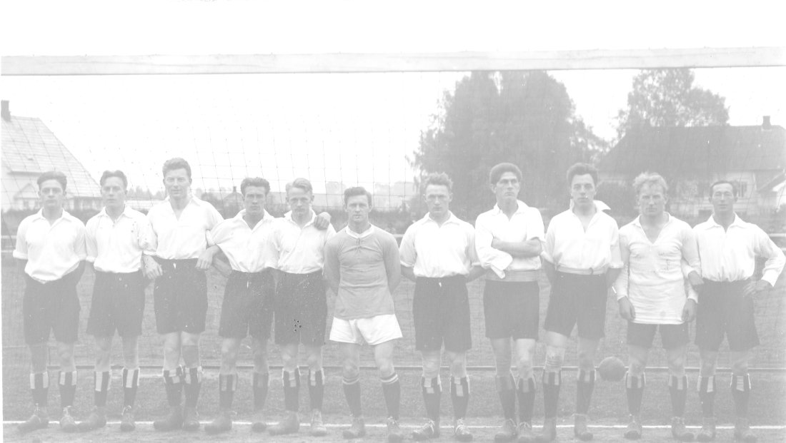 På hjemmebane i 1924: Erling Lunde, Berthel Ulrichsen, Eigurs Eek, Tidemand Nielsen, Haakon Haakonsen, Ingolf Pedersen, Olaf Gundersen, Thaulow Goberg, Henry Thorsen, Jeja Gundersen og Marth. Kristoffersen.